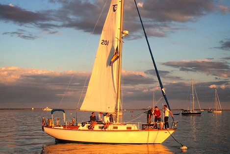 Momento grabbing the mooring